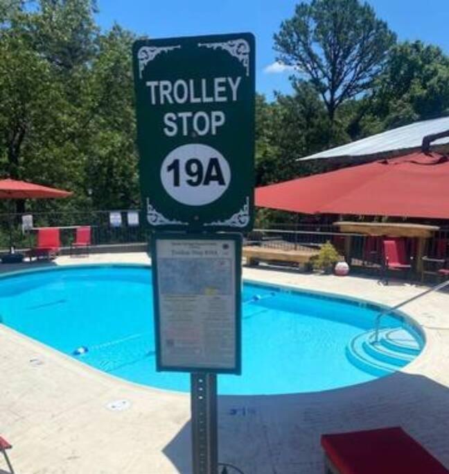 Stonegate Lodge King Bed Wifi 50 In Roku Tv Salt Water Pool Room # 101 Eureka Springs Zewnętrze zdjęcie